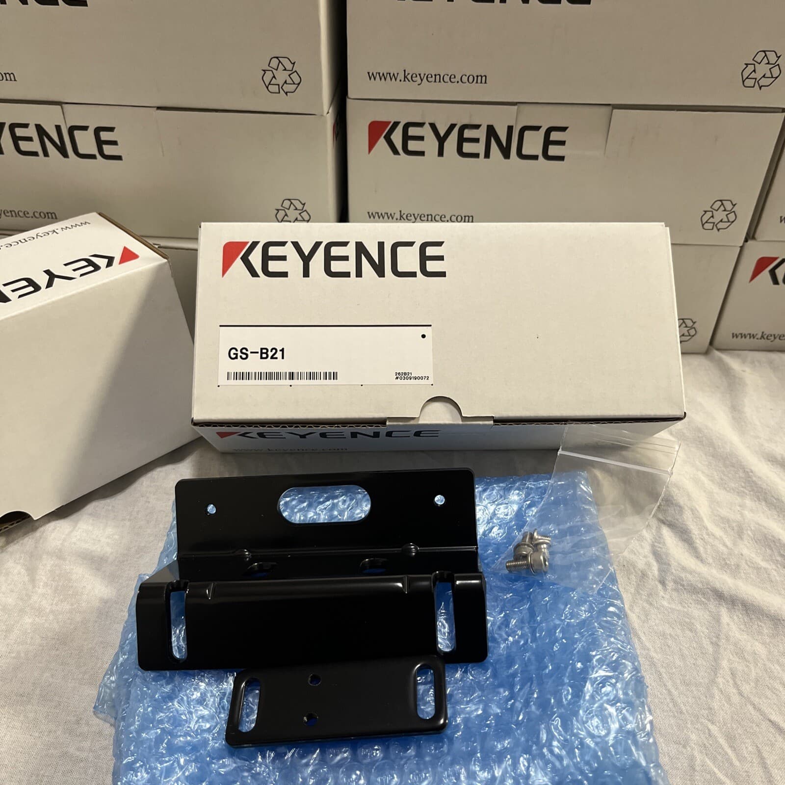 KEYENCE GS-B21 Locking Mounting bracket for GS series Safety Interlock (NEW)