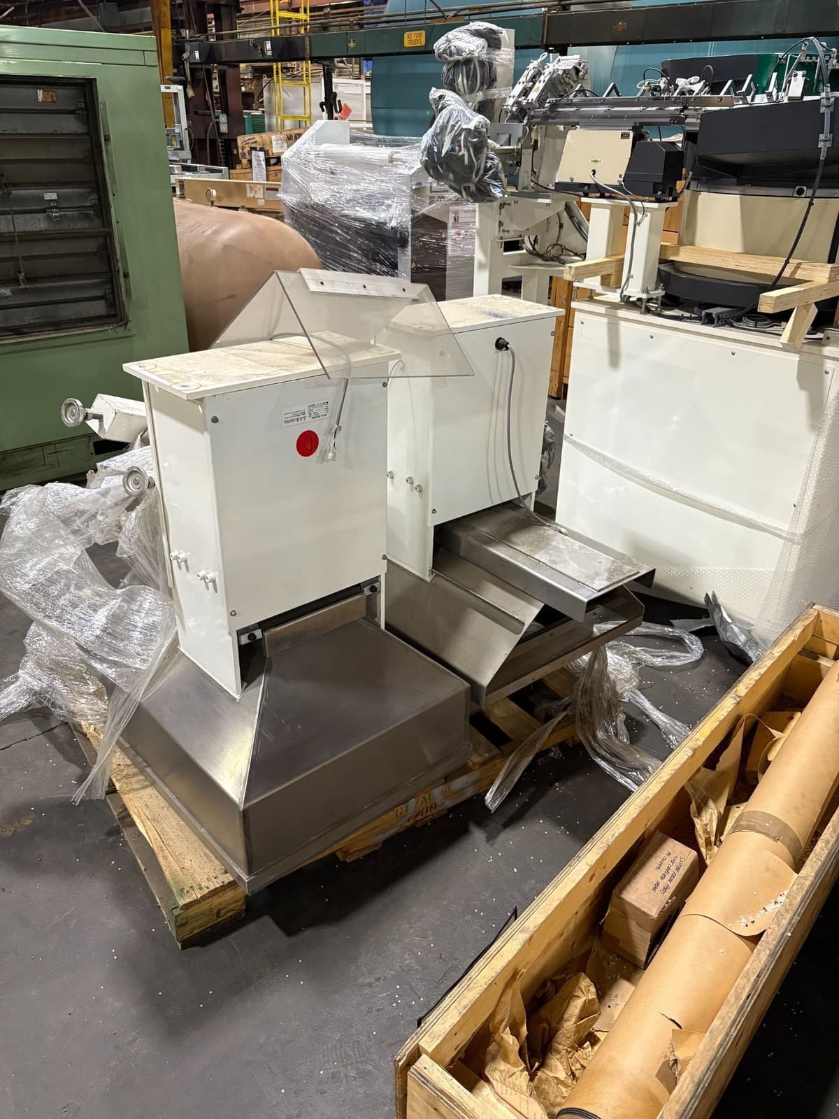 SANKI 24"X24" BULK HOPPER FOR VIBRATORY FEEDER w/OUT BASE 2