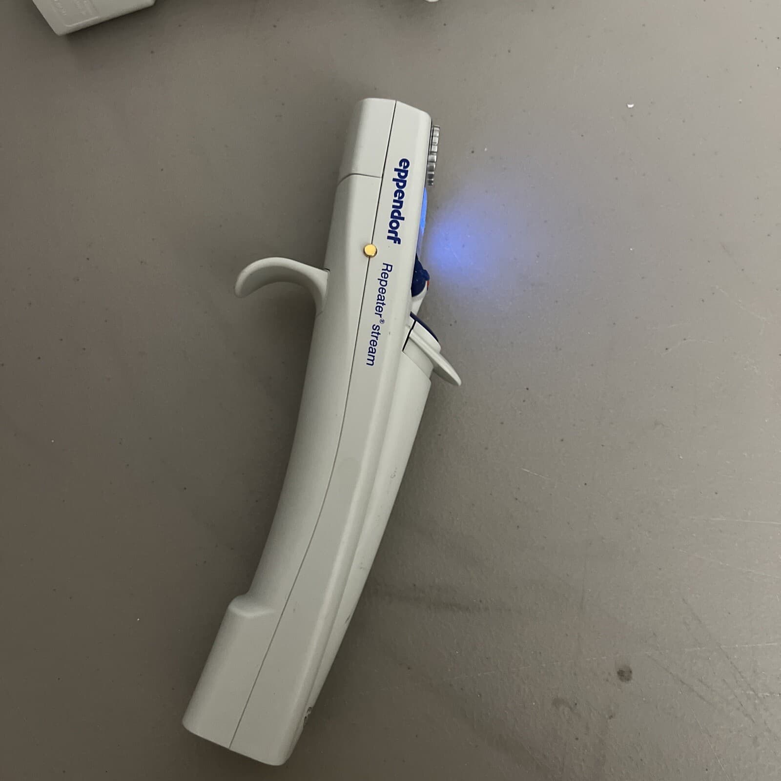 Eppendorf Repeater Stream Electronic Multi-Dispenser Pipette bundle- No Charger 2