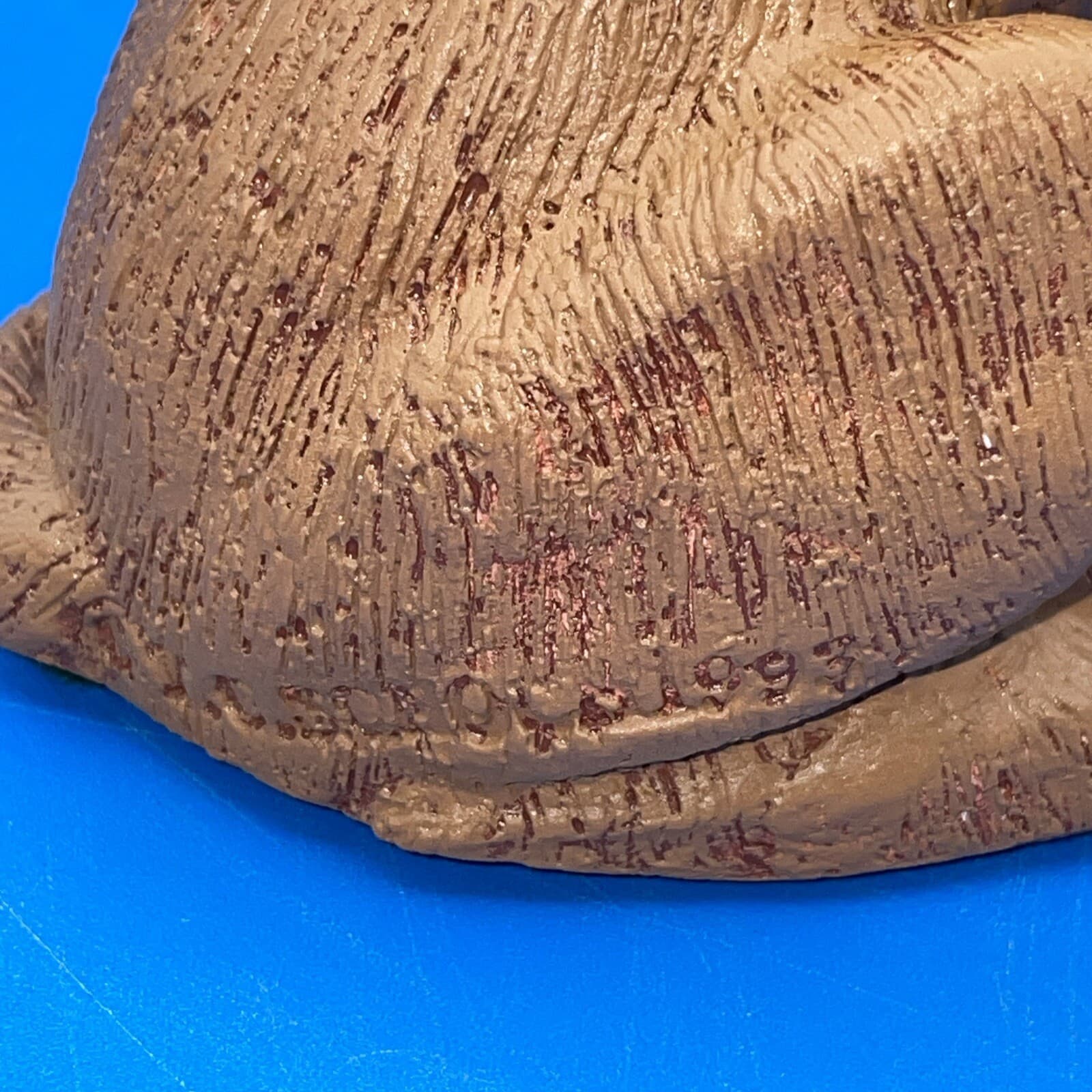 VINTAGE  FIGURINE OF A VIZSLA  DOG SIGNED BY ARTIST T C SCHOCH 6