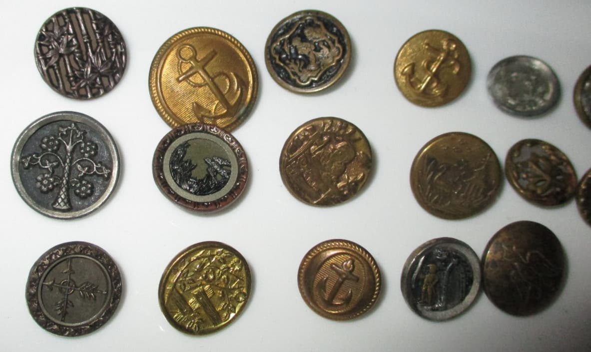 LOT 21 ANTIQUE VICTORIAN METAL PICTURE BUTTONS - BIRDS TREE OF LIFE HORSESHOE ++ 5