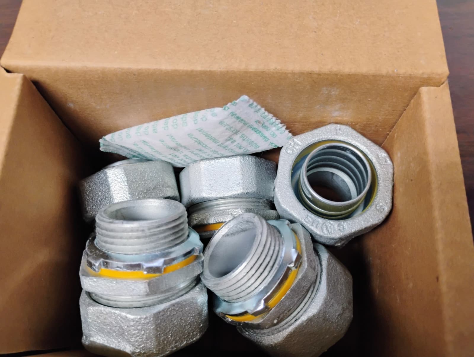 EATON LT100 1" LIQUID-TIGHT STRAIGHT CONNECTORS MALLEABLE IRON NEW BOX OF 5 EACH 6