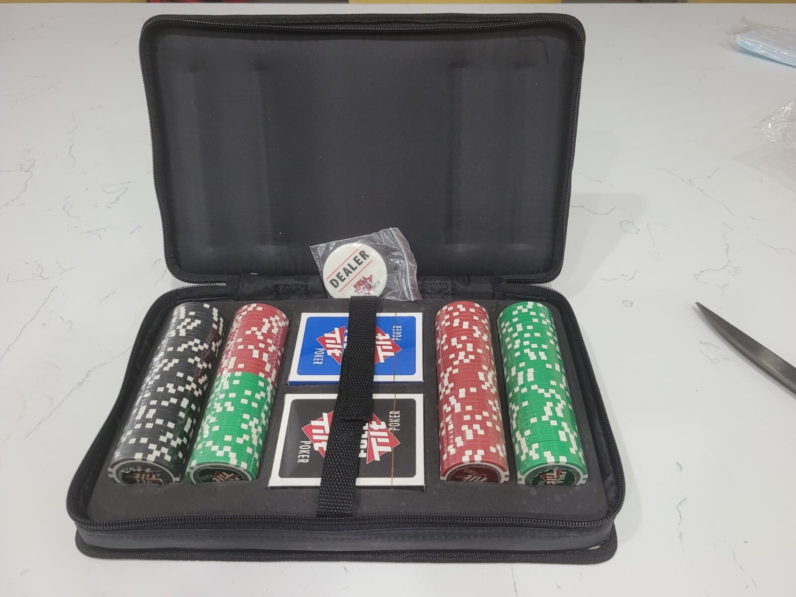 NEW FULL TILT 152 Pc POKER SET w/TRAVEL CASE & CARRY HANDLE 2-DECKS OF CARDS