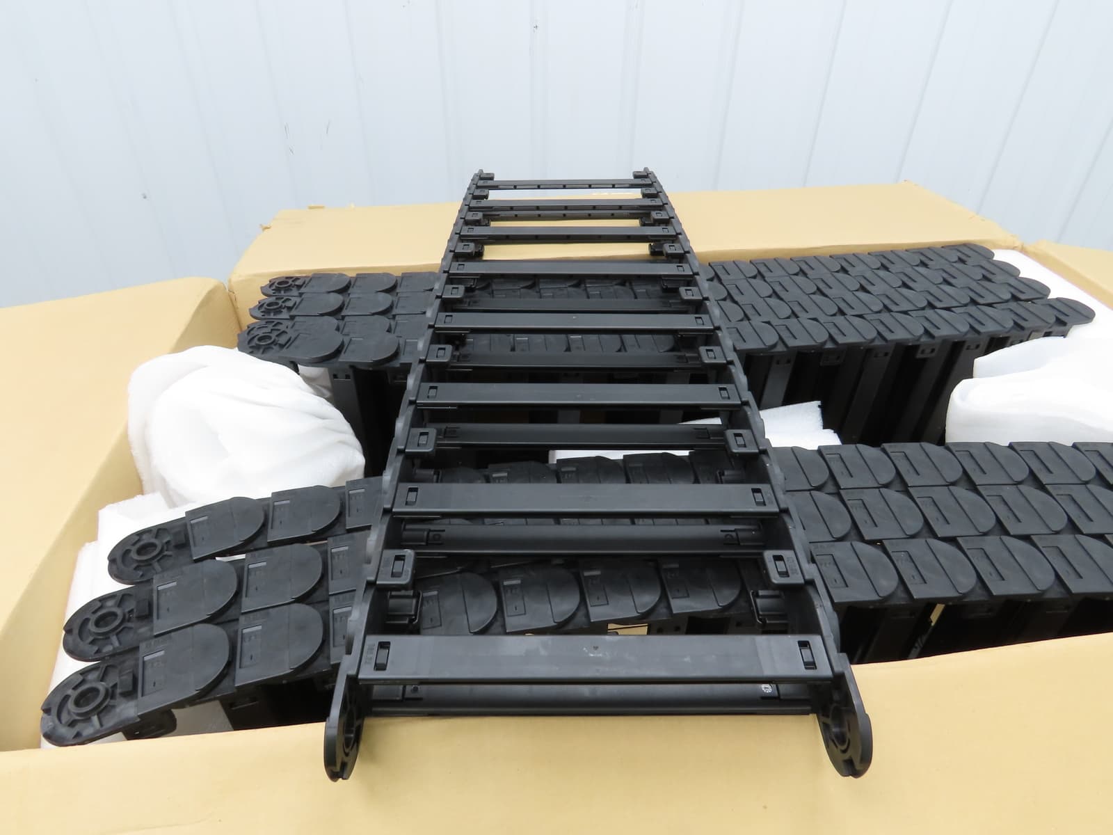 Igus Series 28 Energy Chain Cable Carrier 250mm x 32mm 24' Length 5