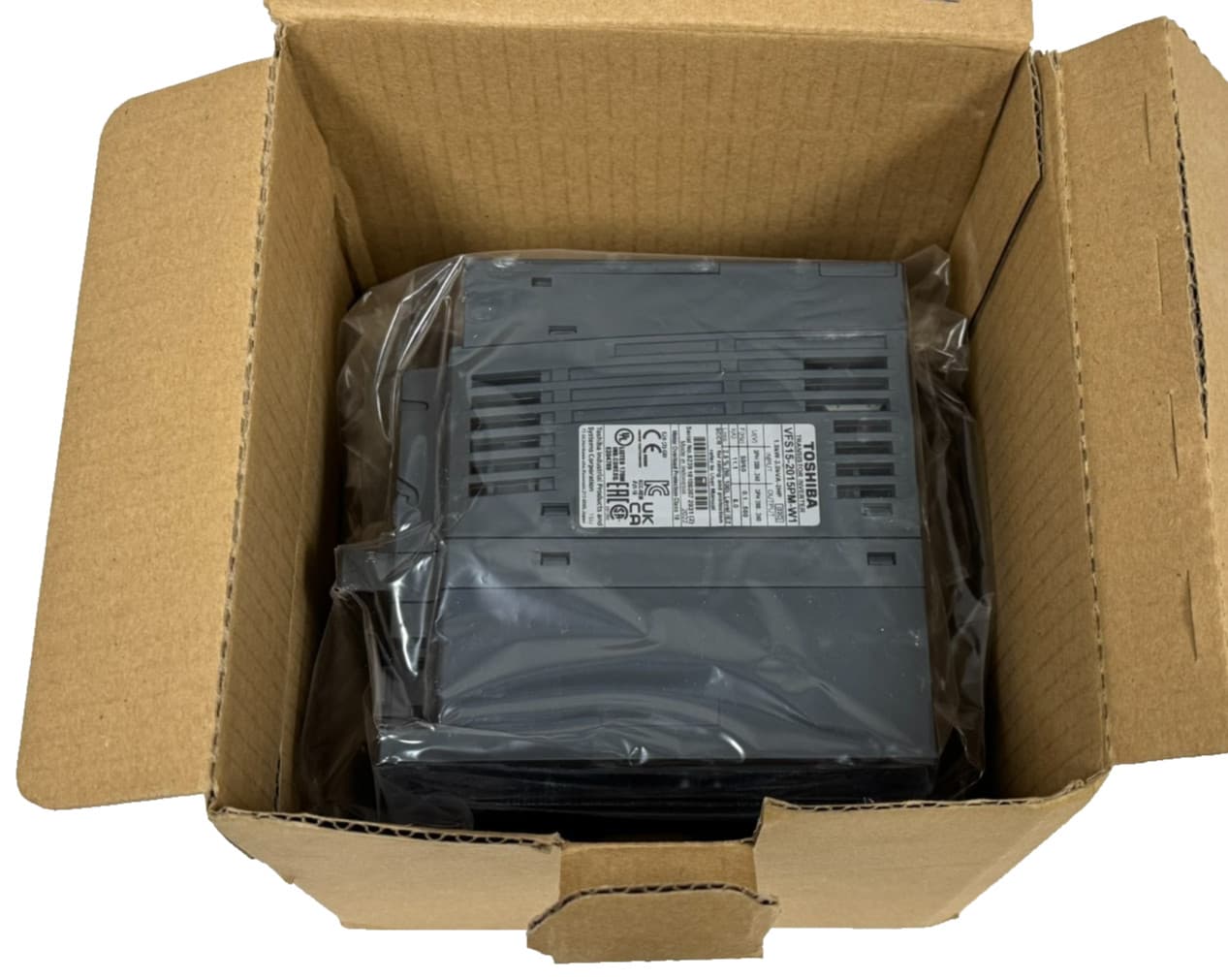 NEW TOSHIBA VFS15-2015PM-W1 TRANSISTOR INVERTER 3PH 200/240V 50/60HZ 3