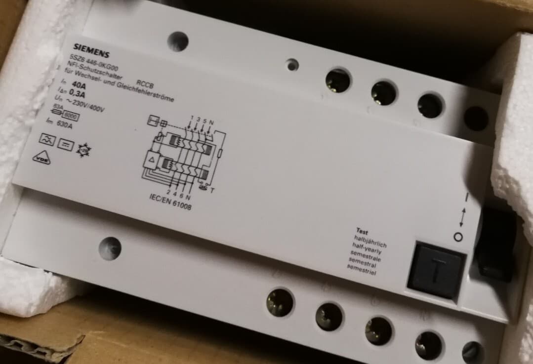 Siemens 5SZ6 446-0KG00 40A 0.3A NFI Circuit Breaker Type-B 300mA All Current Sensitive 3
