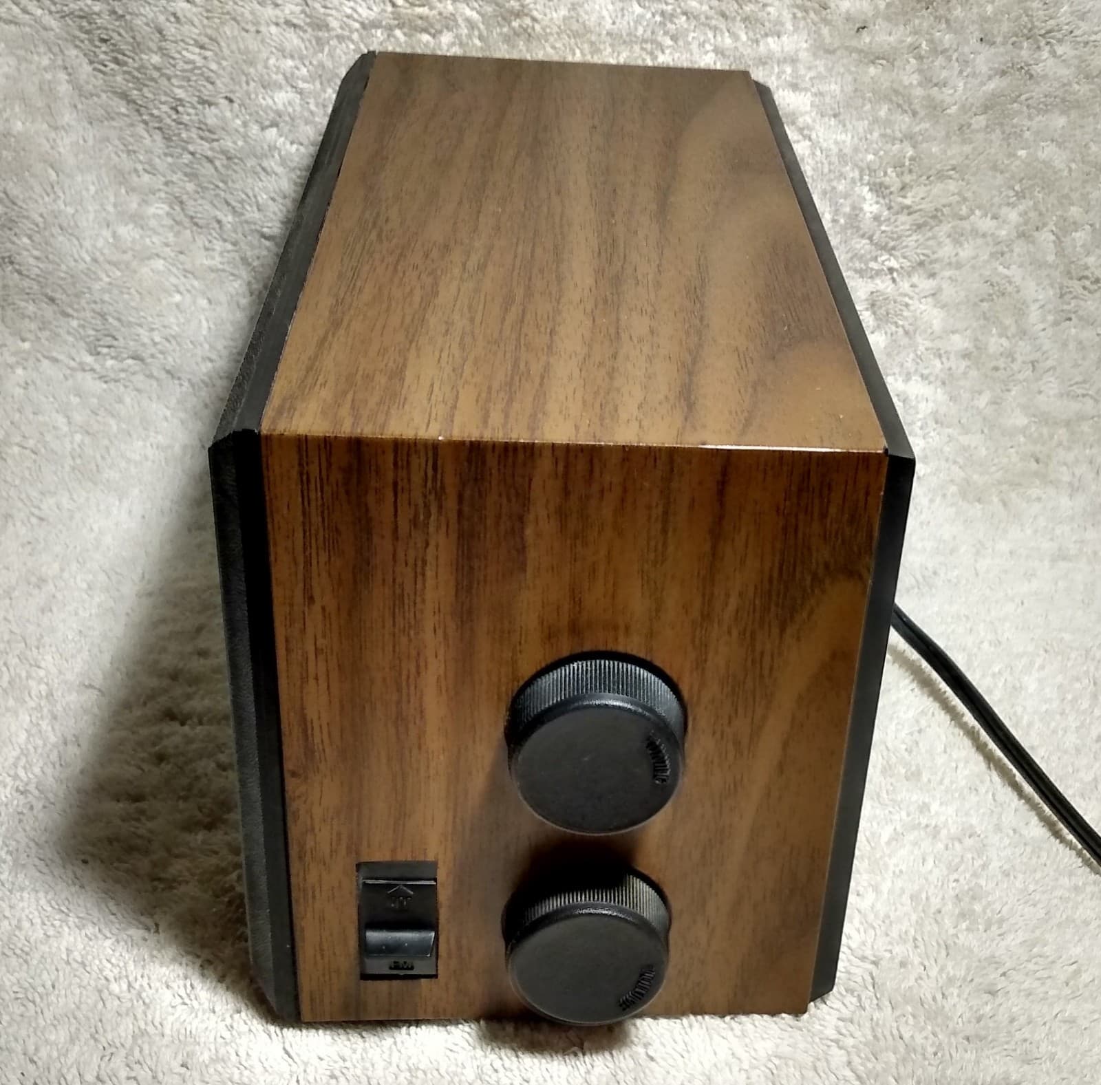 Vintage Working General Electric AM/FM Clock Radio Model 7-4501 B - Walnut Grain 3