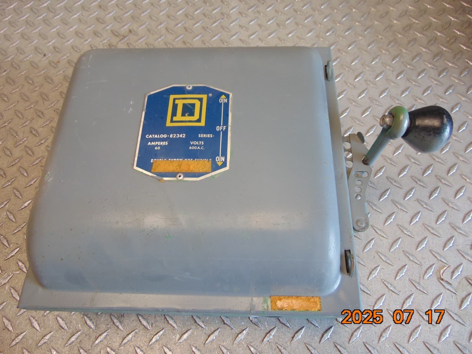 SQUARE D 82342 SER A1 60A NON-FUSIBLE DOUBLE THROW SAFETY SWITCH 600VAC