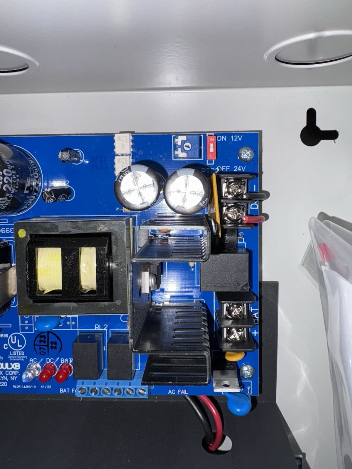 Altronix AL600ACM220 Power Supply, 8 Fused Relay Outputs, 12/24VDC @6A, FAI. 4