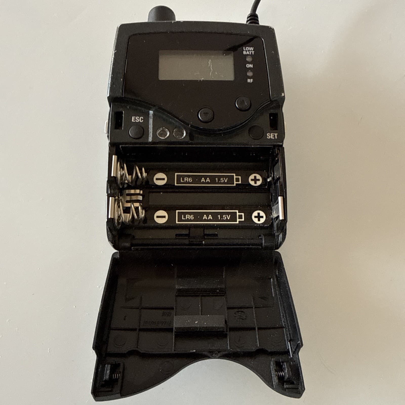 Sennheiser EK 300 IEM G3 Bodypack Wireless Receiver A Range: 516-558 MHz 2