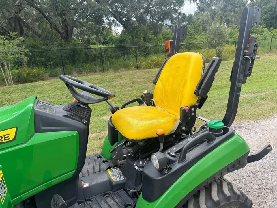 JOHN DEERE 1025 R TRACTOR LOADER - BELLY MOWER - 4X4 - LOW HOURS! 5