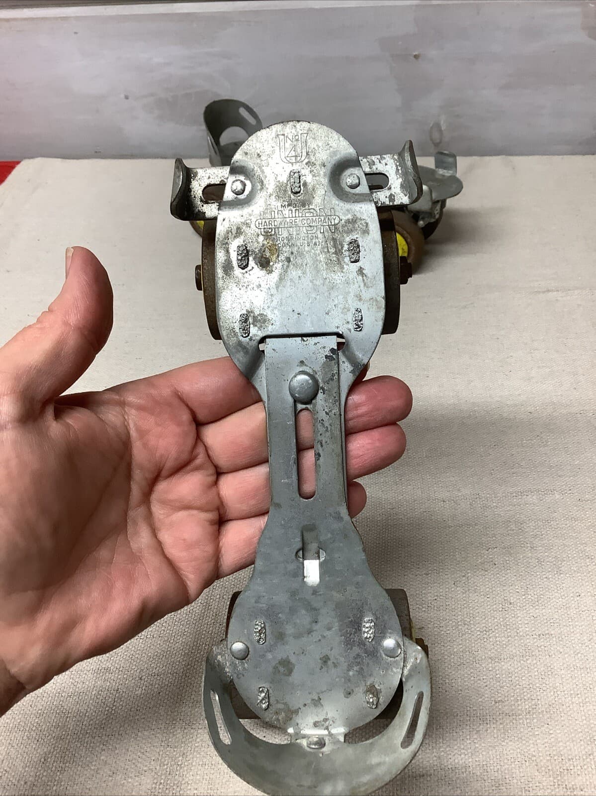 Vintage Pair of Metal UNION HARDWARE COMPANY Adjustable Roller Skates USA Heavy 4