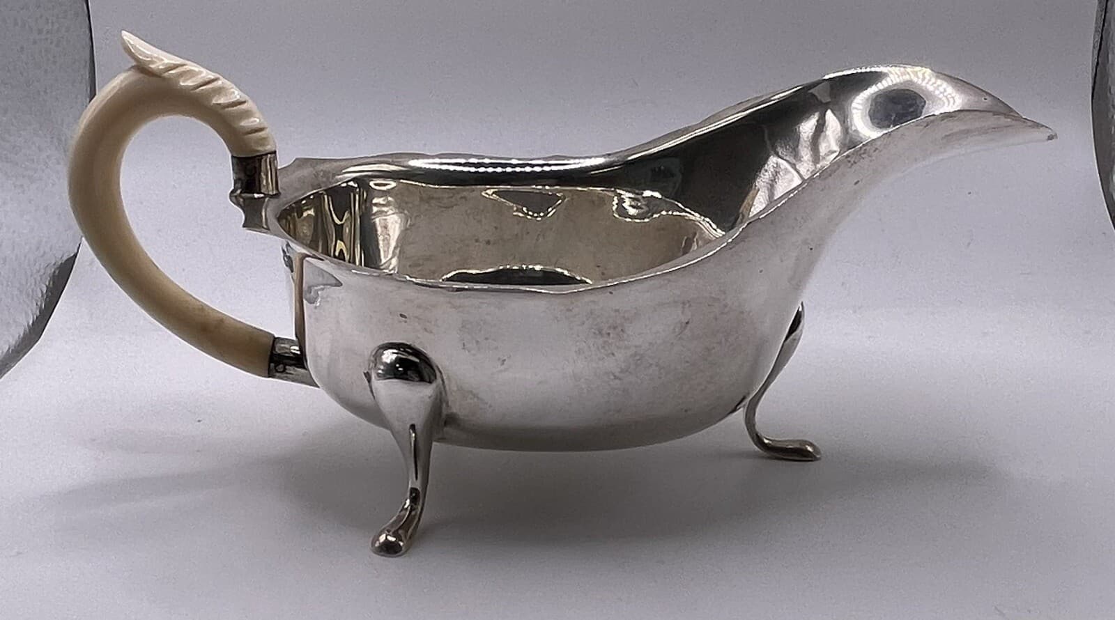 Sheffield England Viners Ltd Sterling Silver Gravy Boat c.1935 2