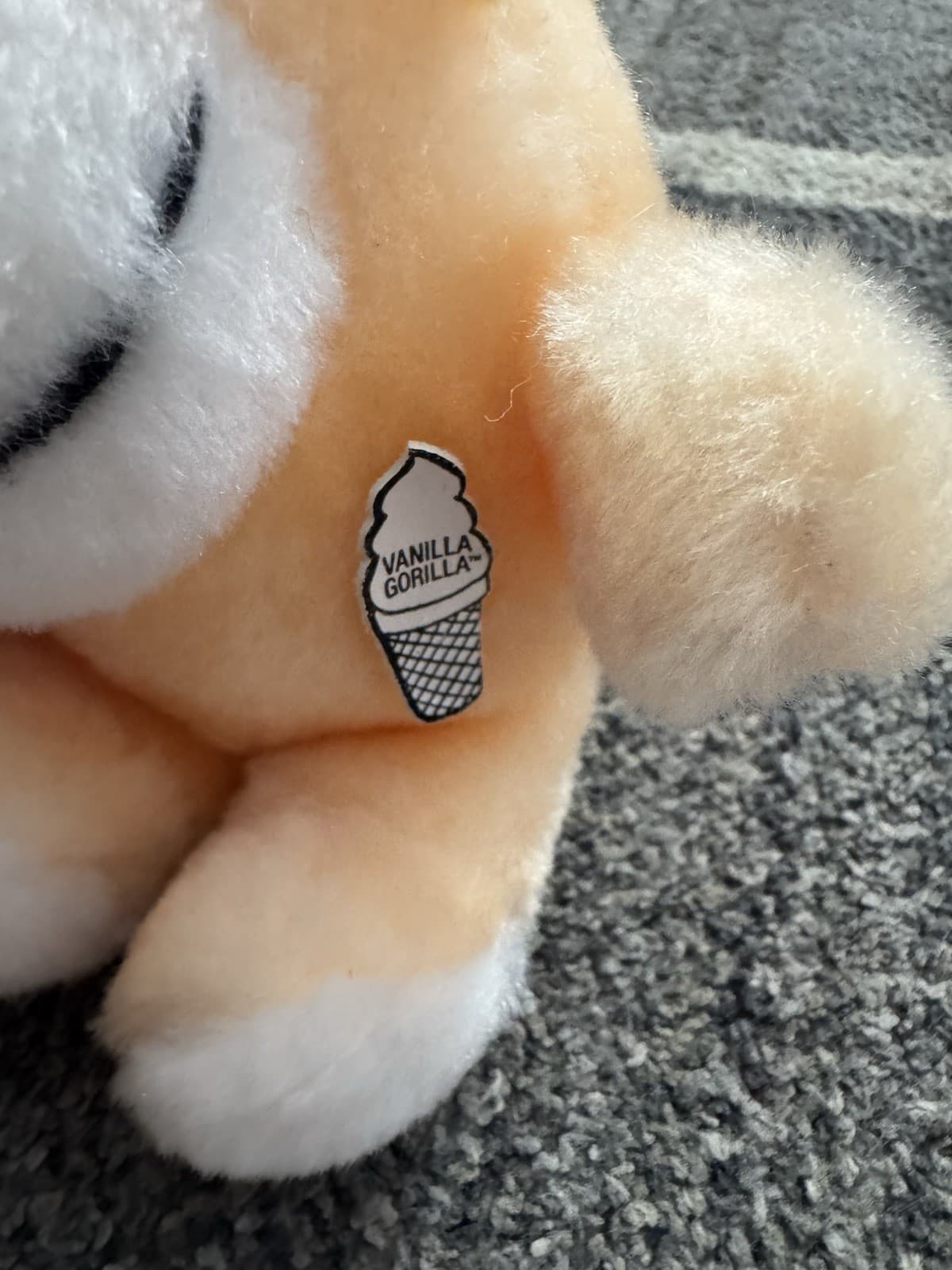 Vintage Dairy Queen Vanilla Gorilla 1986 Plush Toy 2