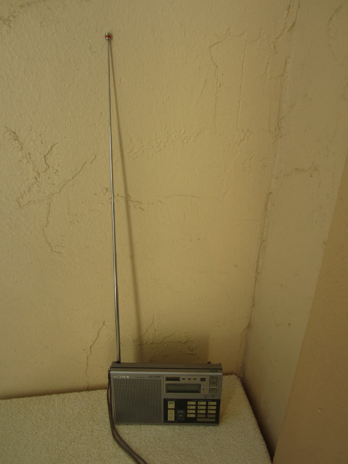 Sony ICF-2002 FM/LW/MW/SW Short Wave Radio Receiver Tested Works 4