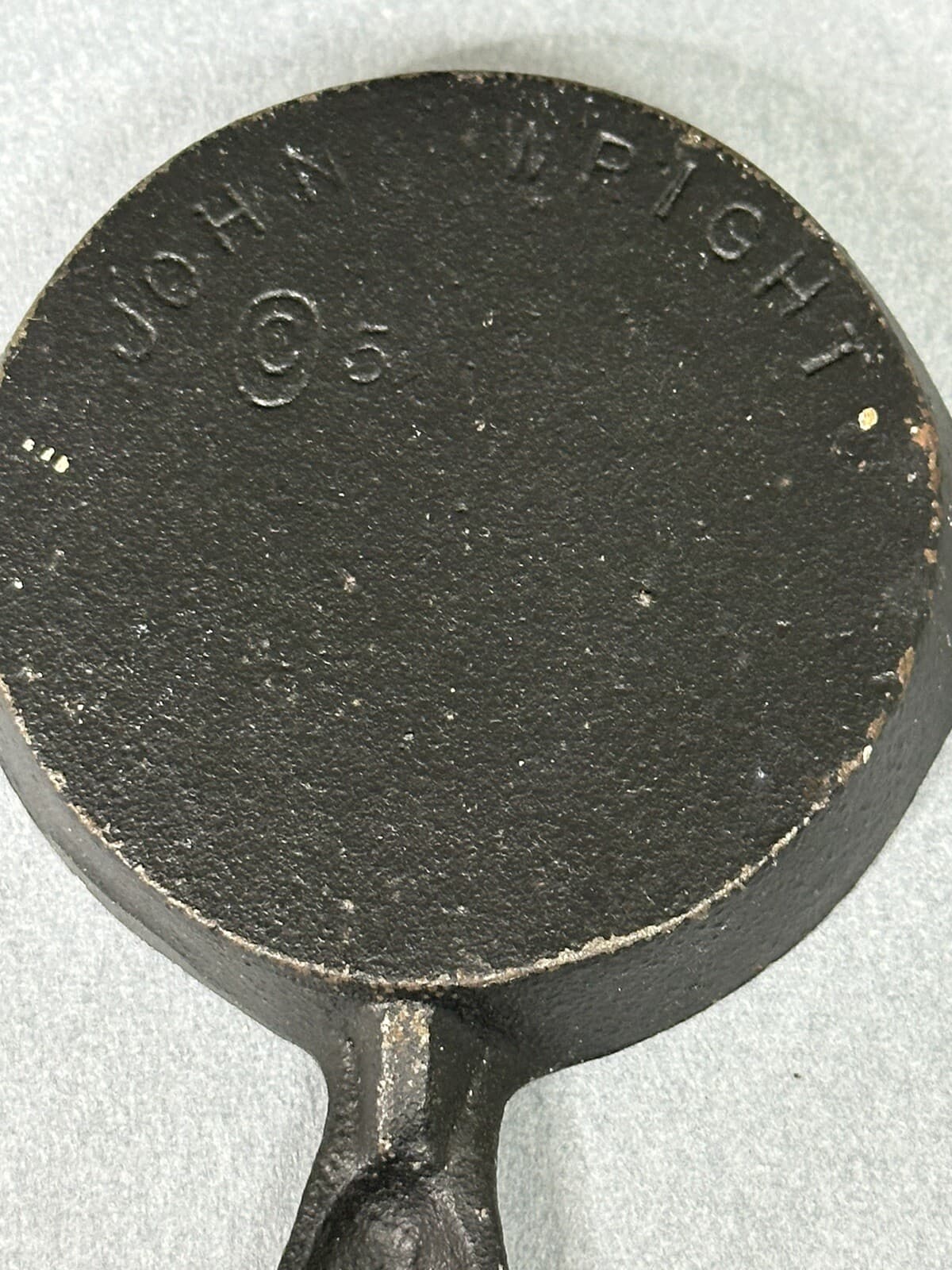 JOHN WRIGHT Mini CAST IRON SKILLET ASHTRAY SPOON REST Native Chief w/ Headdress 4