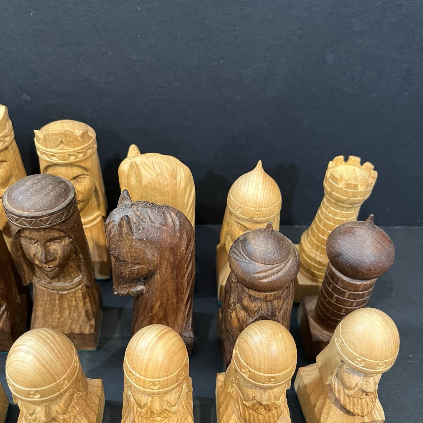 Hand Carved Wood 32 Chess Pieces Spain Crusaders & Moors Felted Bottom 2