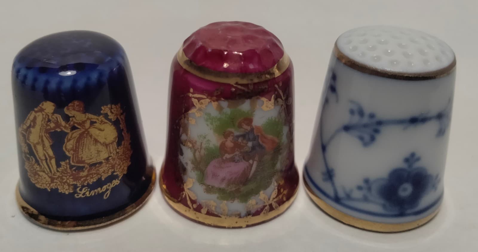 VTG Thimbles Collection Lot & Small Wooden Hanging Display Blue Onion Limoges.. 3