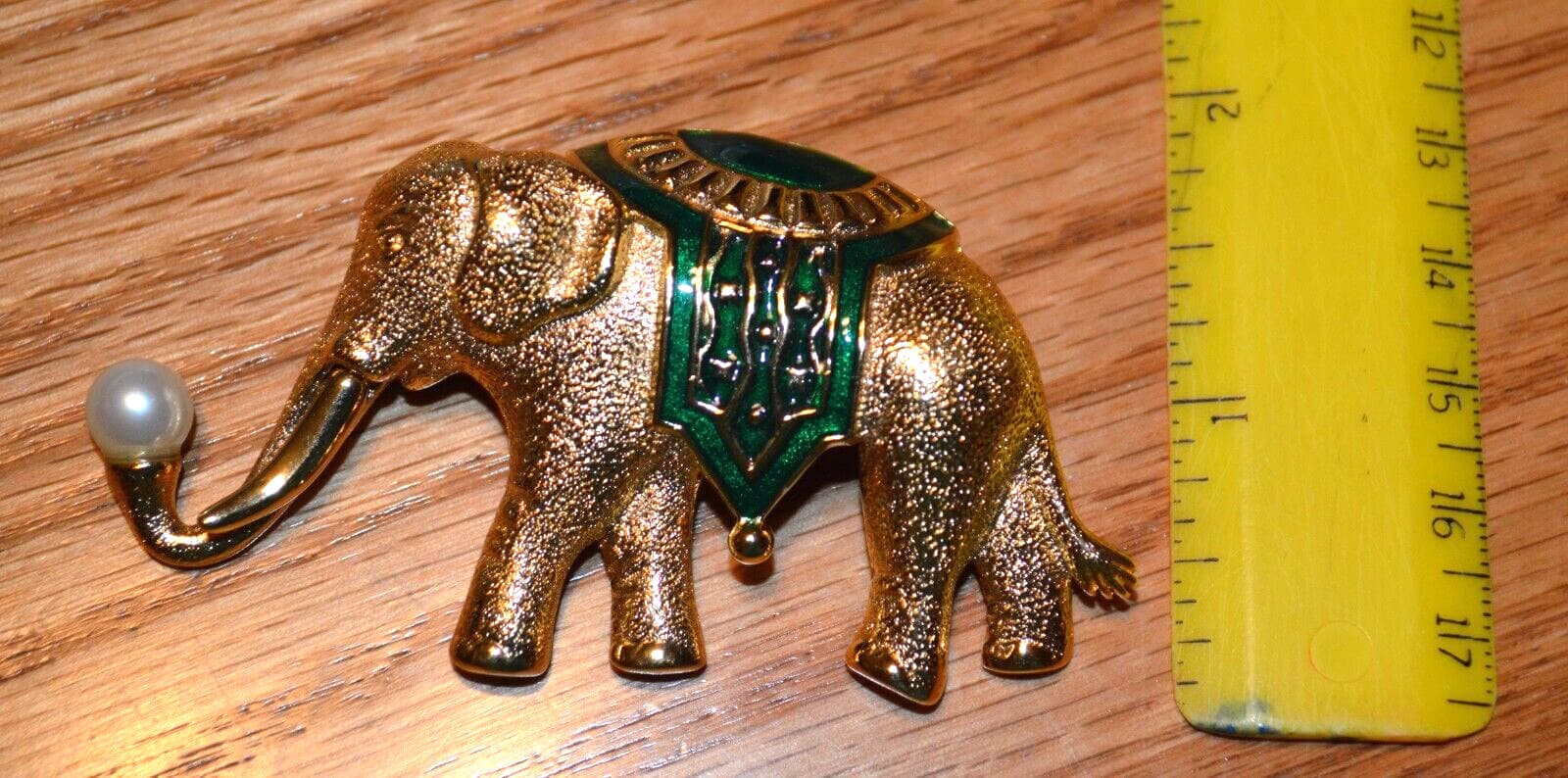 VINTAGE TRIFARI GOLD-PLATED ENAMEL and FAUX PEARL ELEPHANT BROOCH 3