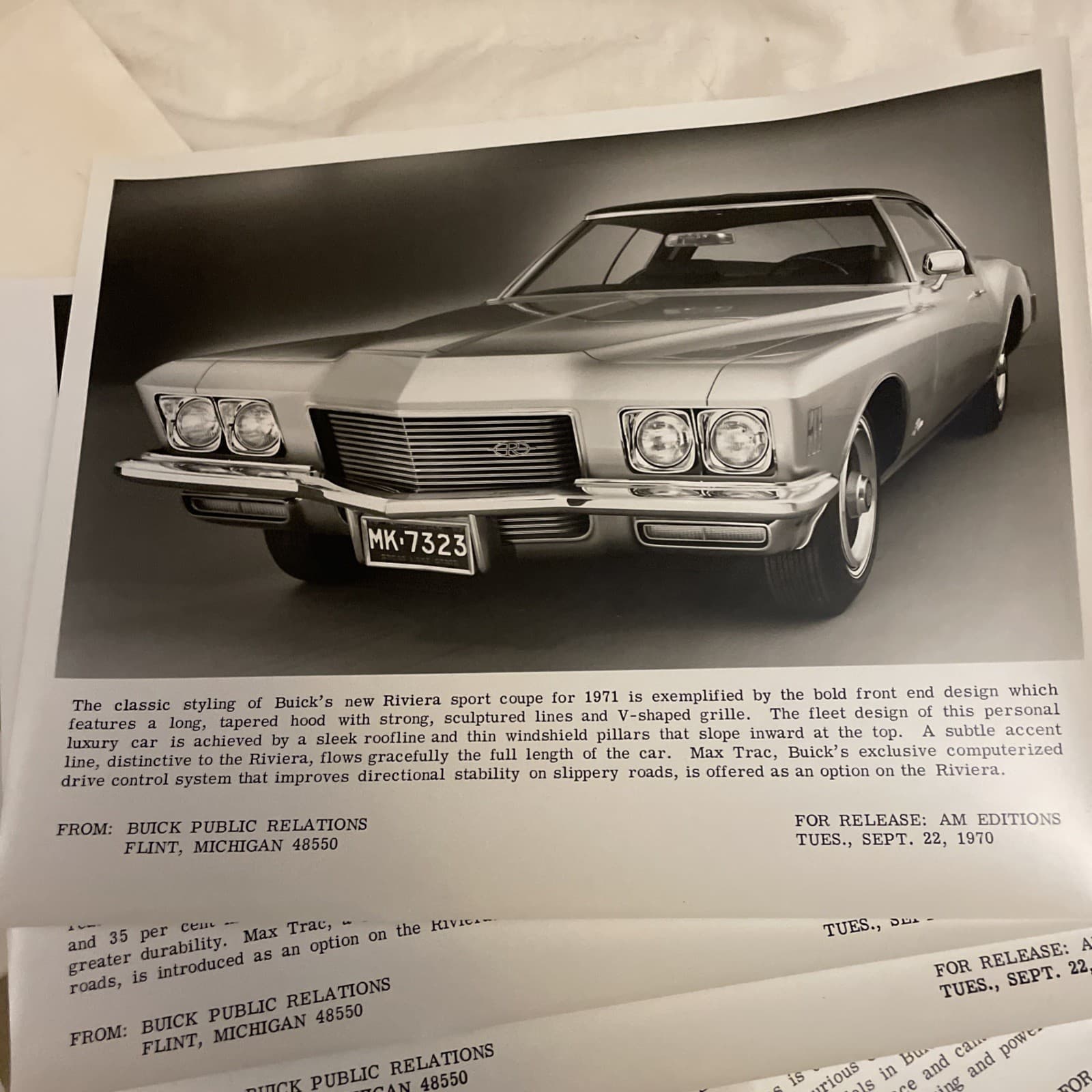 NOS 1971 Buick 2 Part Press Kit, Press Release For Riviera + Reg Line Up 7 Photo 2