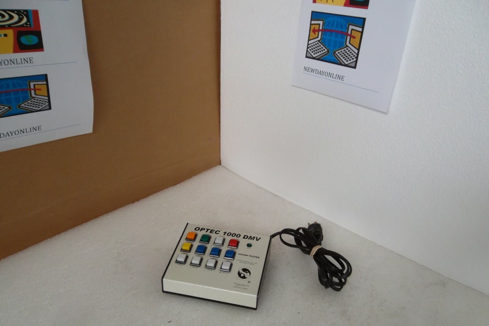 Stereo Optical OPTEC 1000 DMV Vision Tester / Screener Keypad Controller WORKS