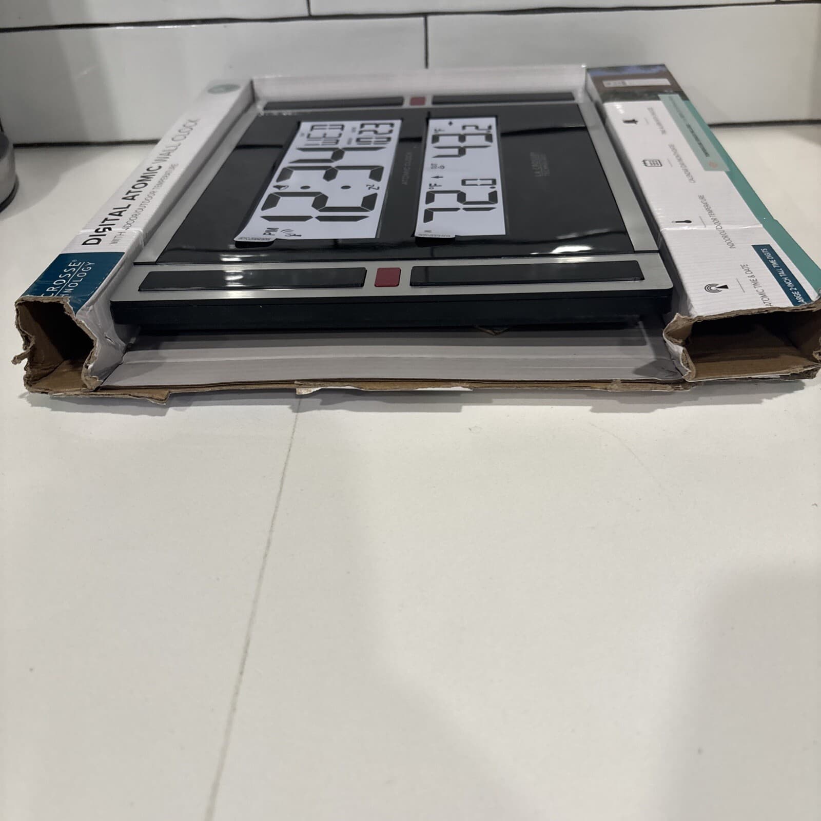 La Crosse Technology Indoor/Outdoor Thermometer & Atomic Clock (513-149) 2