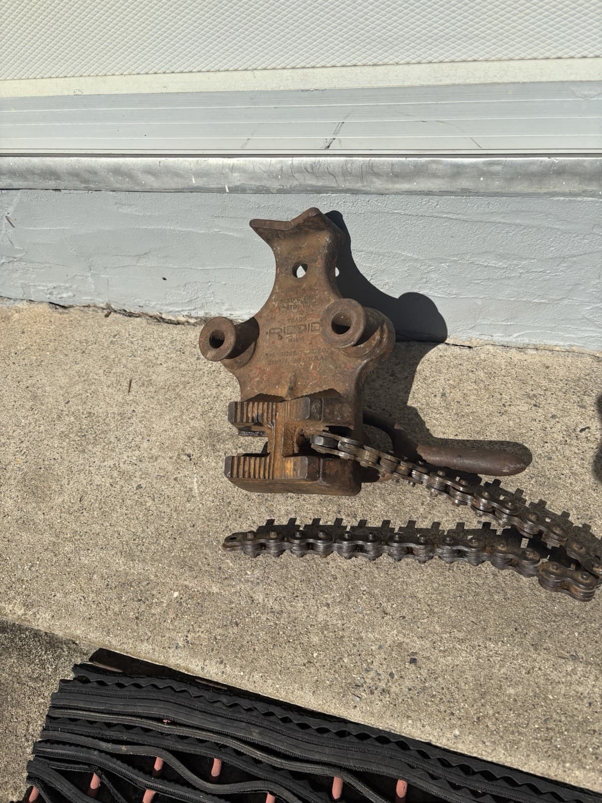 Vintage Ridgid B-C-4 Benchtop Chain Pipe Vise 1/8"-4"