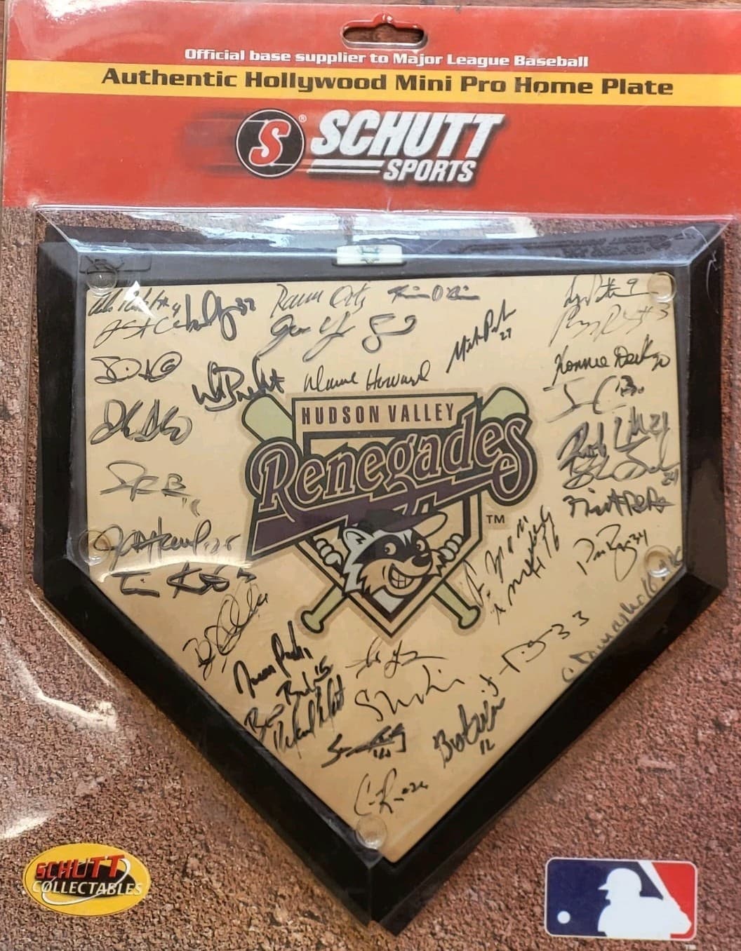 HUDSON VALLEY RENEGADES TEAM SIGNED BASEBALL SCHUTT HOME PLATE NEW YORK YANKEES