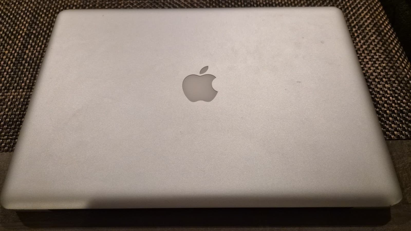 MIXED LOT OF OLD APPLE PRODUCTS INCLUDING 2011 15' MACBOOK PRO - MAY STILL WORK 4