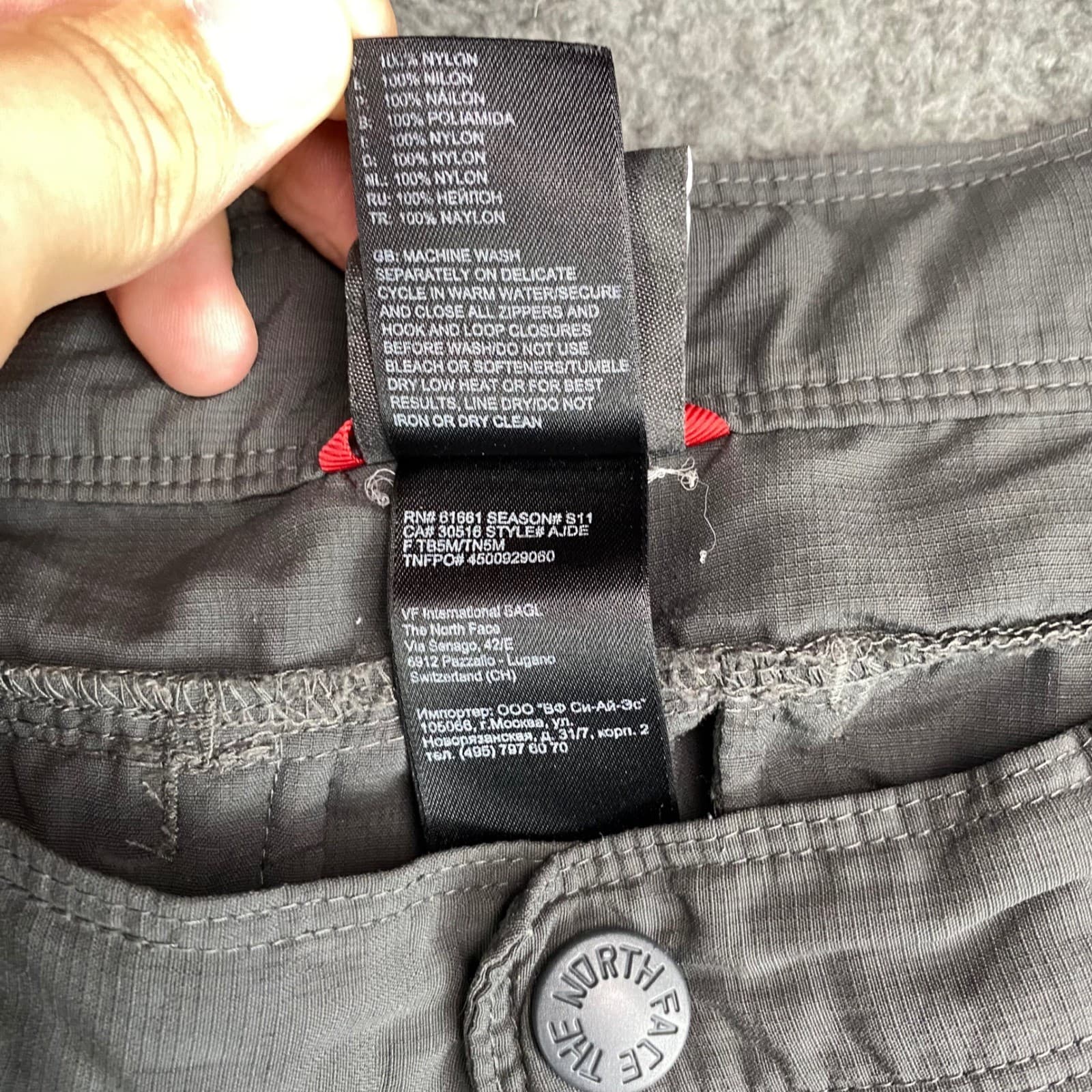 The North Face Mens Cargo Pants Gray Nylon Hiking Travel Lightweight Small 4