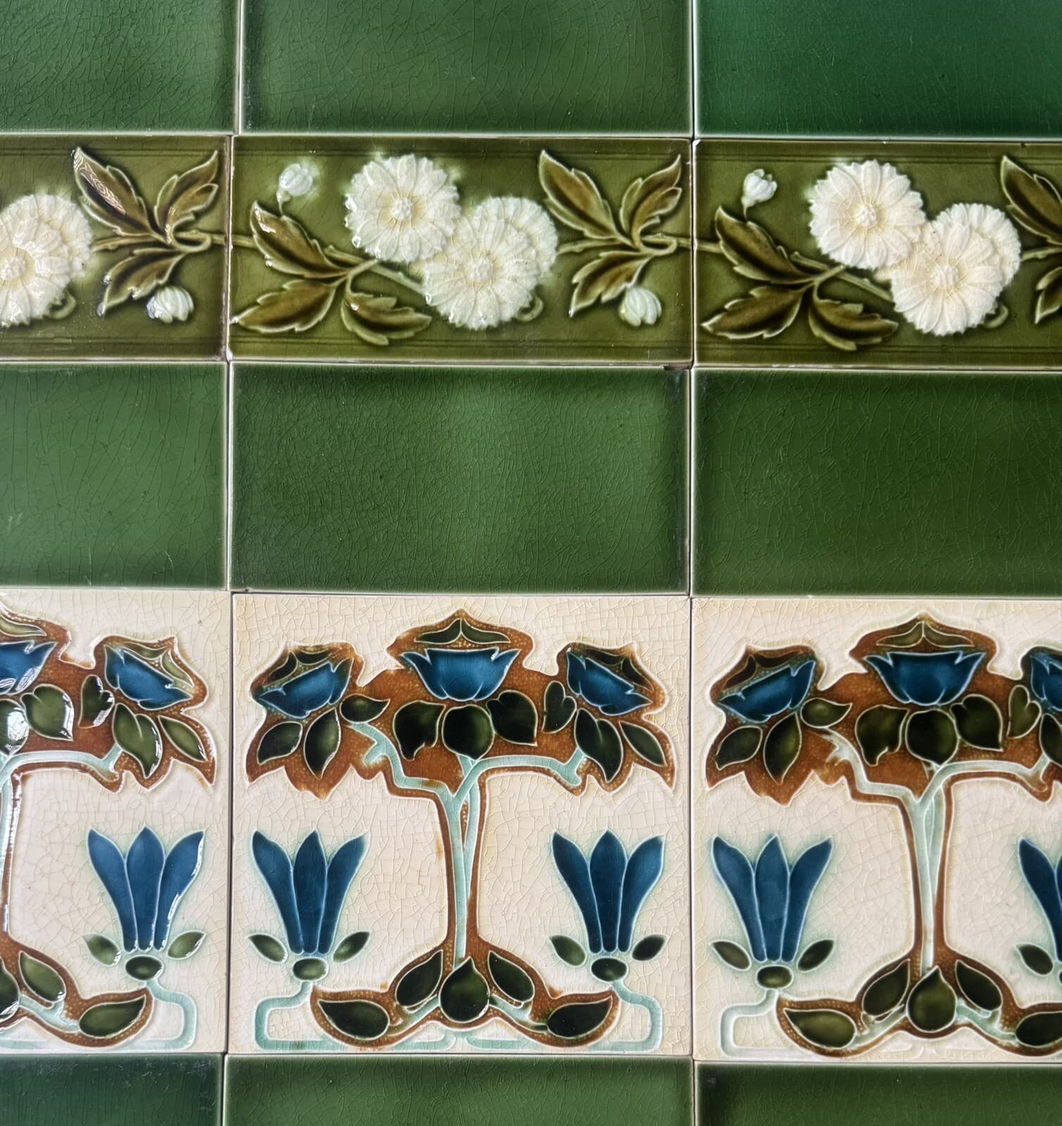 28 ENGLAND -  ANTIQUE ART NOUVEAU MAJOLICA TILE c1900 4