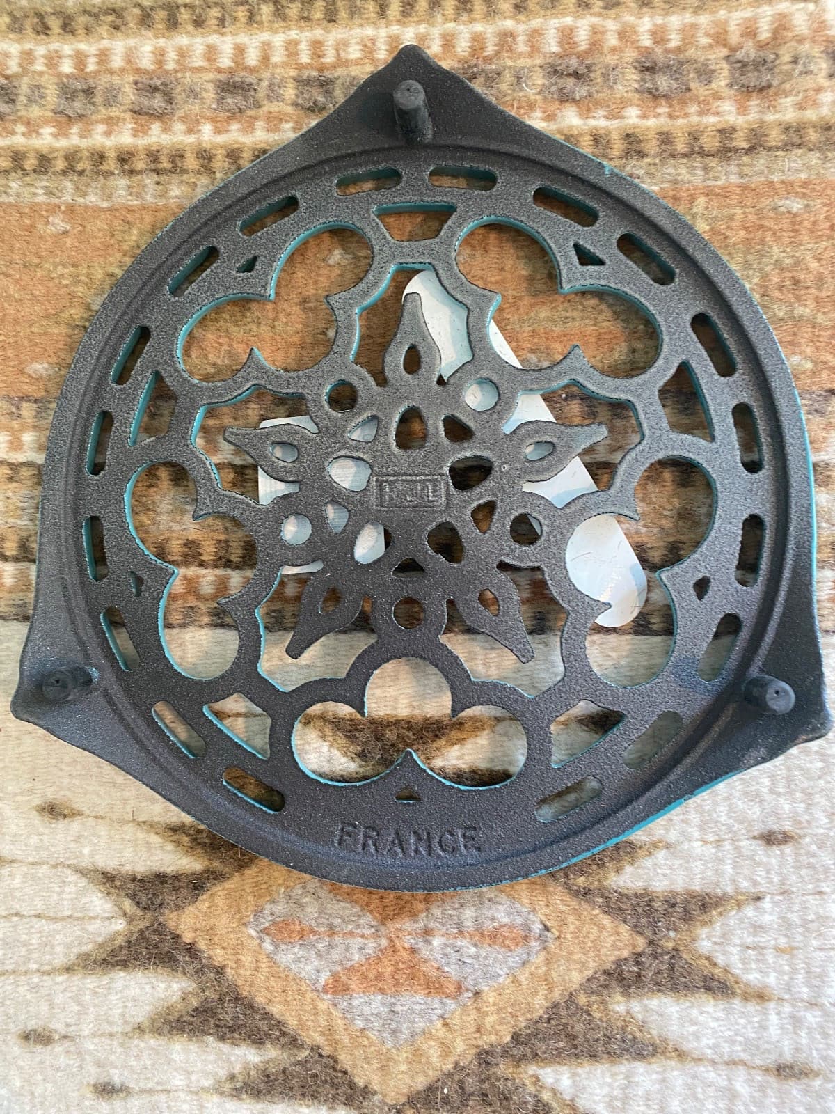 LE CREUSET TURQUOISE ROUND TRIVET CAST IRON  NEW IN ORIGINAL BOX 6