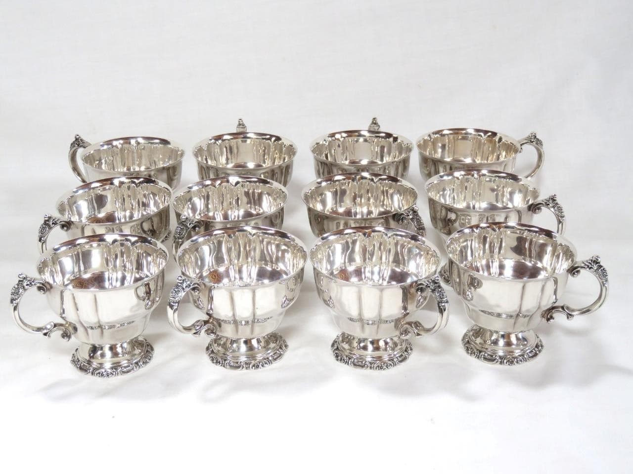 Wallace Baroque Silverplate Punch Bowl w/ 12 Cups - Very Nice, Large Size 2