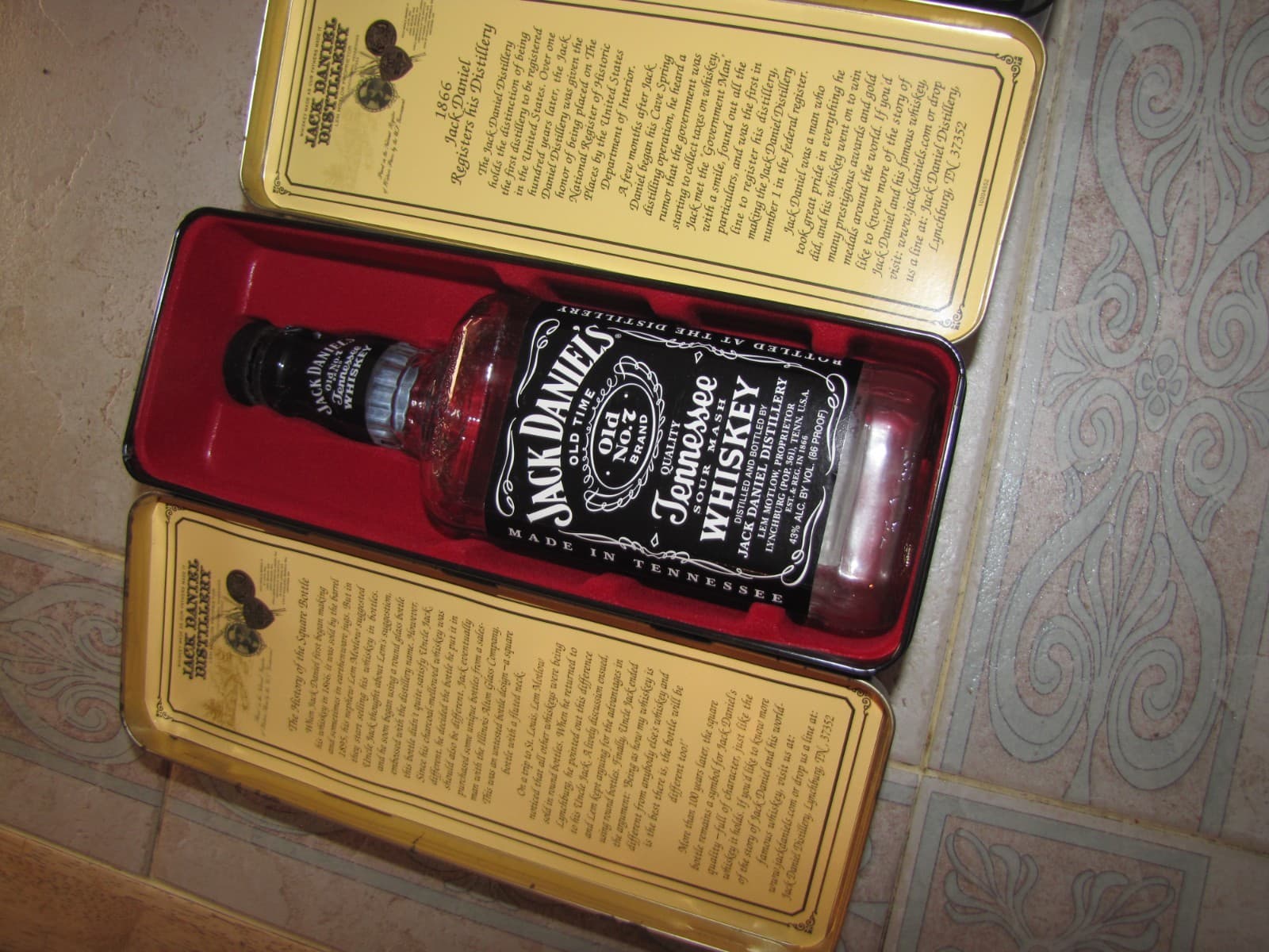 Jack Daniels Tennessee Whiskey 2 Old No. 7 Heritage Series #2 &3 Bottles Tin Box 2