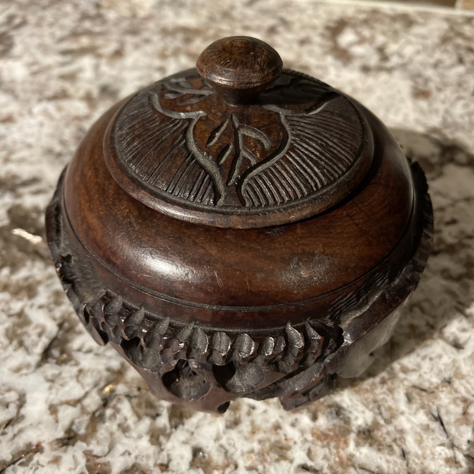 African Carved Brown Wooden Bowl Rhinoceros Elephant Tree Design With Lid! MZZ8 6