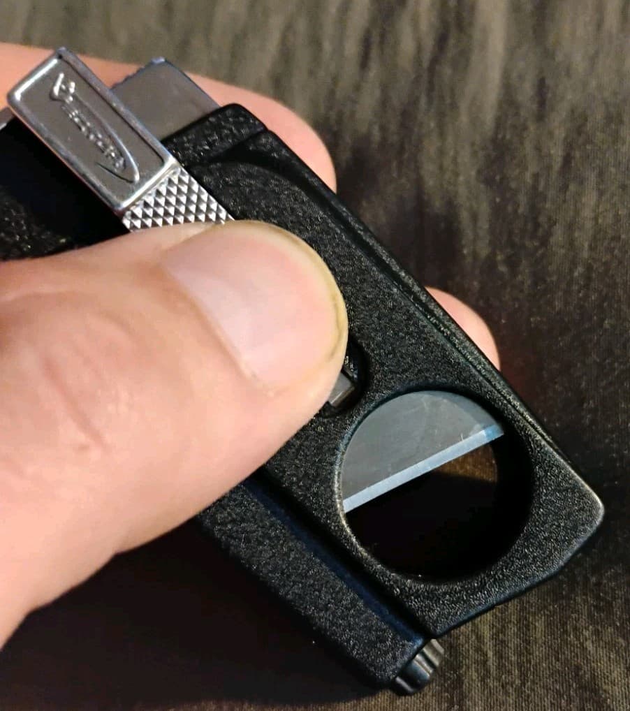 Black Crackle Matte Vector Dual Flame Lighter & Cigar Cutter  3