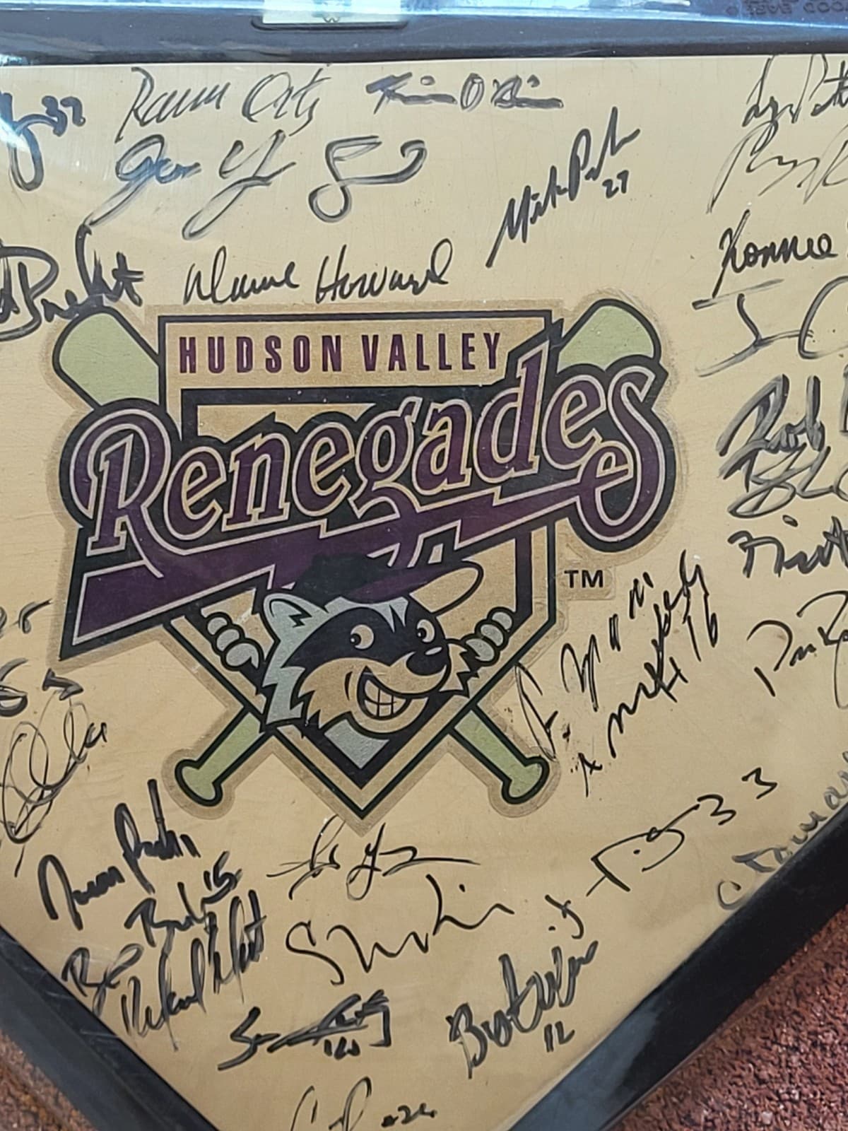 HUDSON VALLEY RENEGADES TEAM SIGNED BASEBALL SCHUTT HOME PLATE NEW YORK YANKEES 6