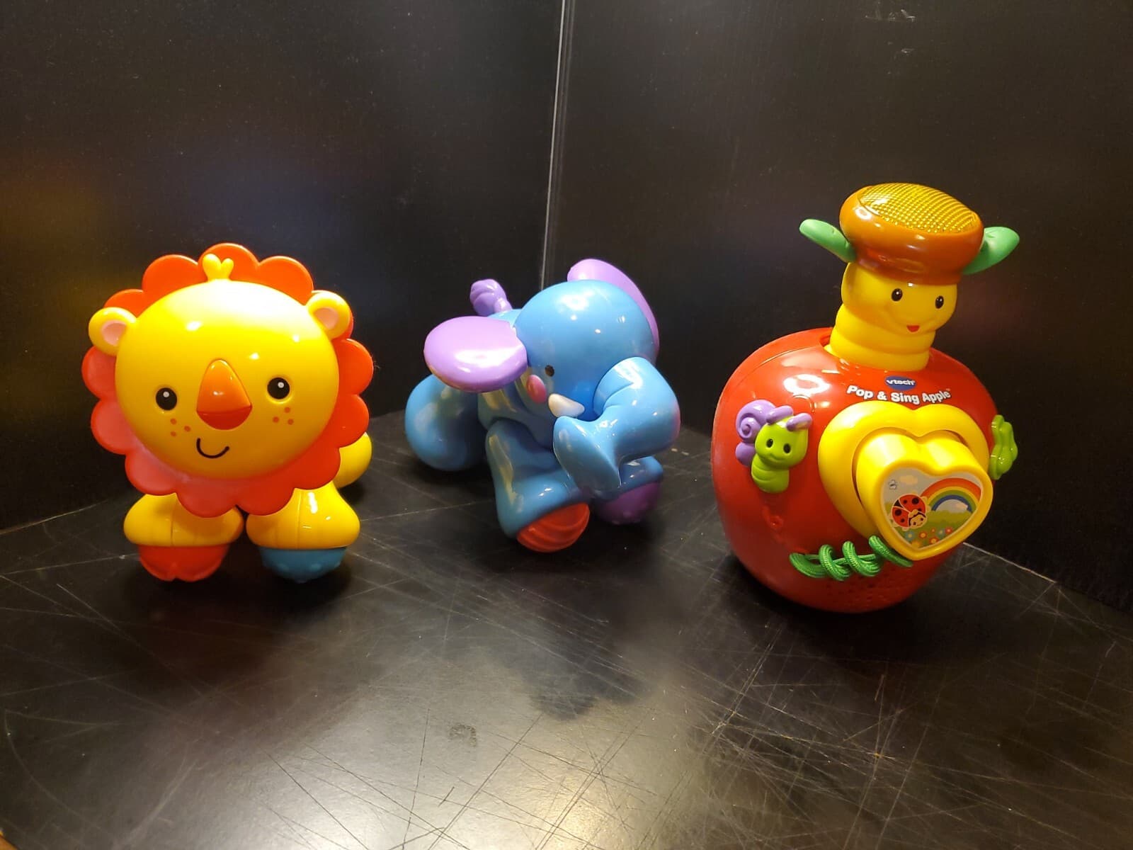 2 Fisher-Price Amazing Animals Zoo Click Clack Elephant & Lion + V-Tech Apple