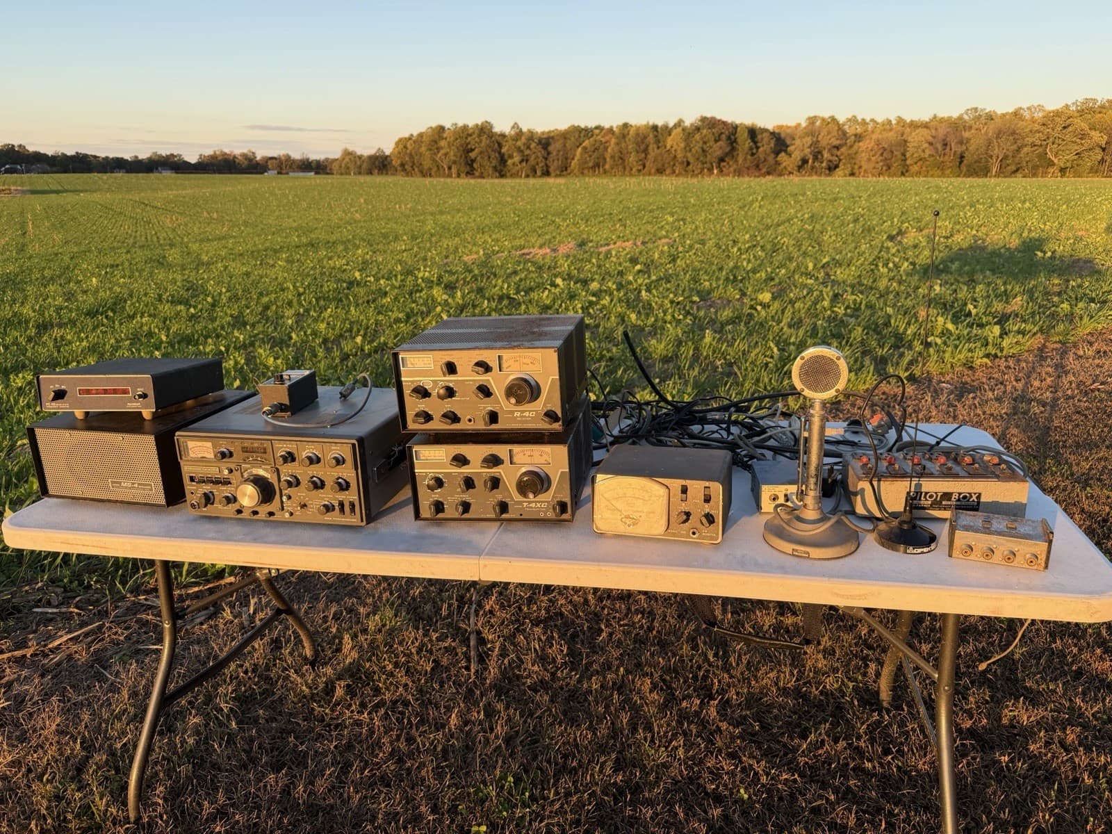 Vintage Radio, Radio Speaker, Frequency Counter, Microphone And More *untested* 2