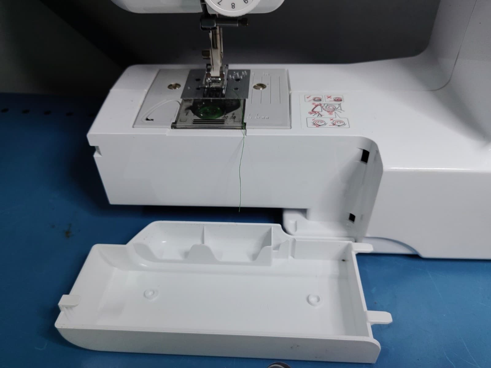 Brother SM1400 14-Stitch Sewing Machine 4