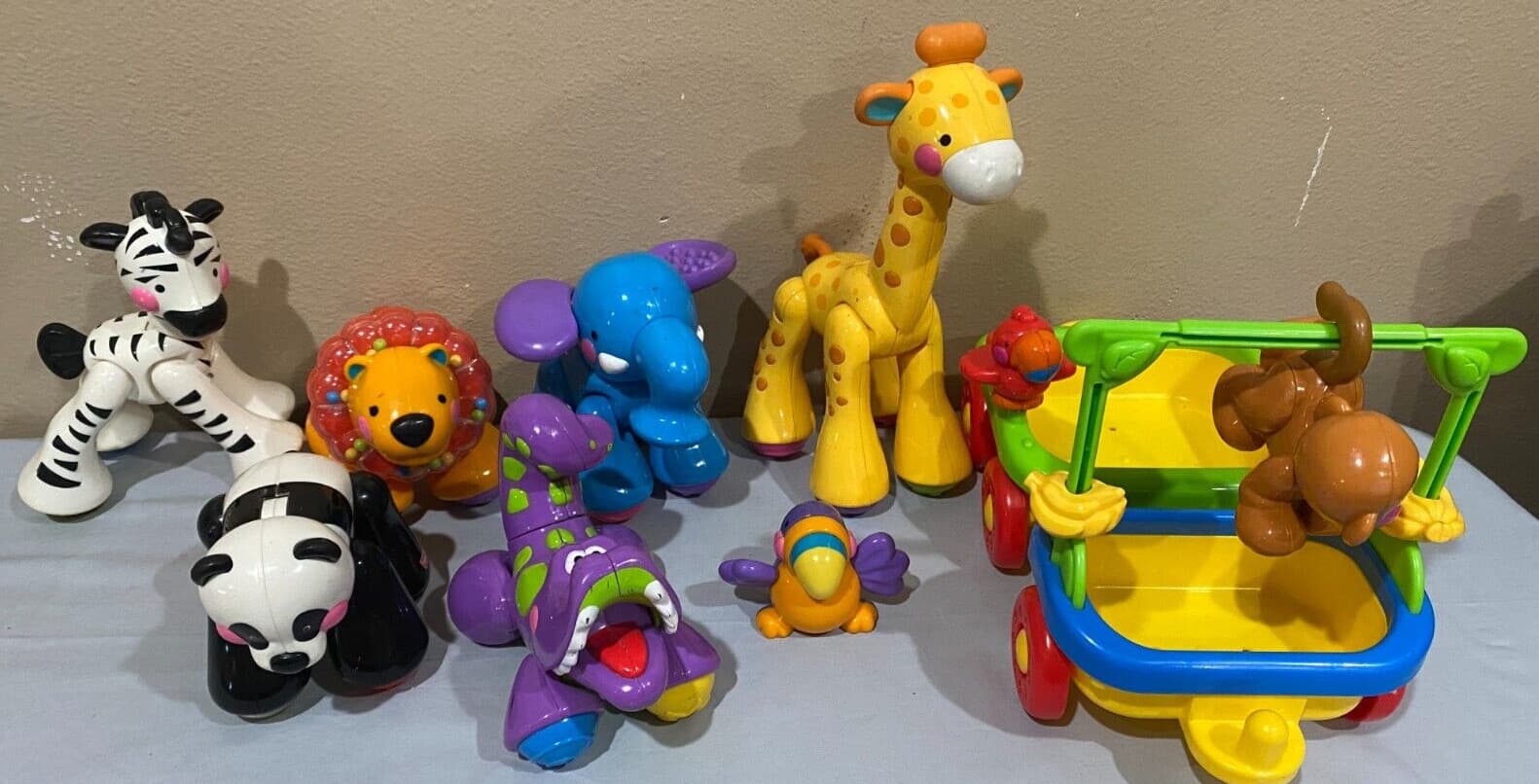 Amazing Animals Fisher-Price 8 Animals 1 Train Section Lion Panda (ToteBBB)