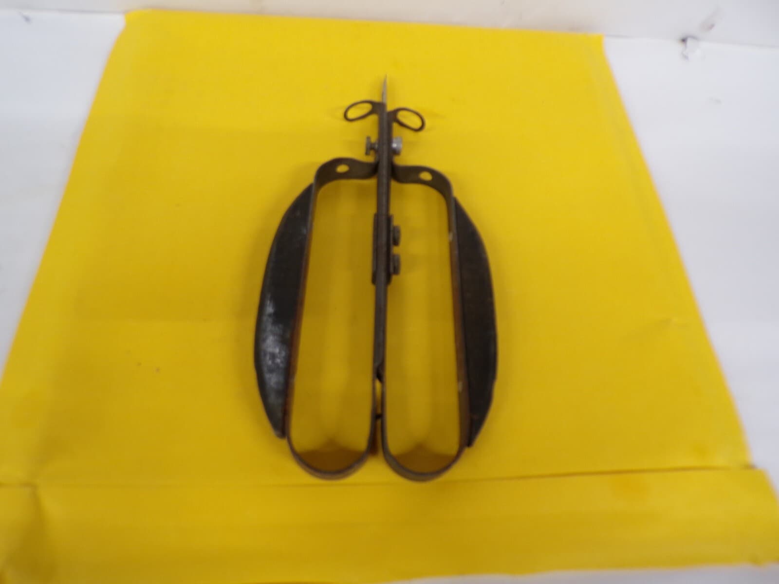 C3    Vintage Sears Roebuck Hooked Rug Shuttle Needle 2