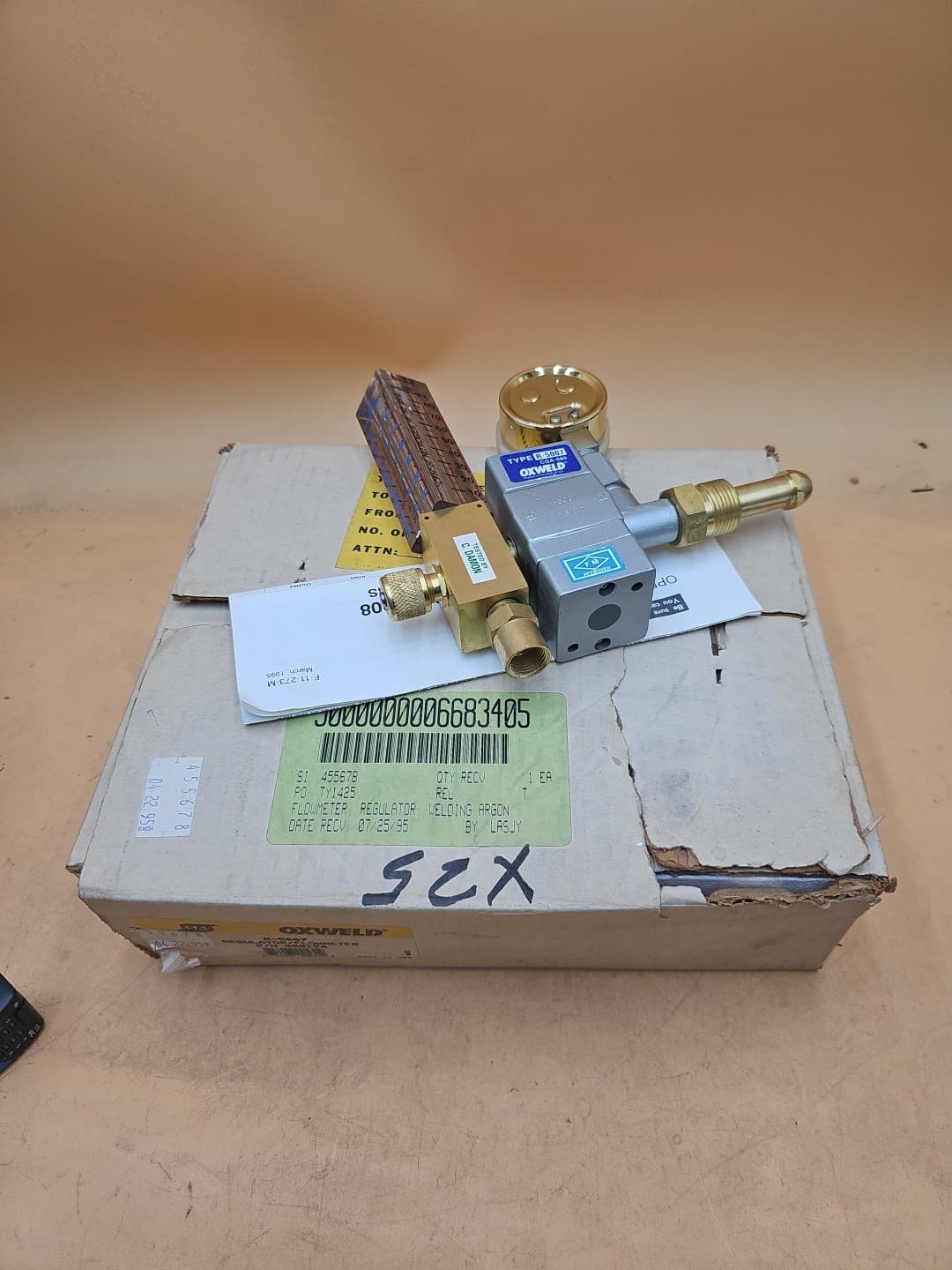 Oxweld R-5007 Multigas Regulator L32 Flow Meter