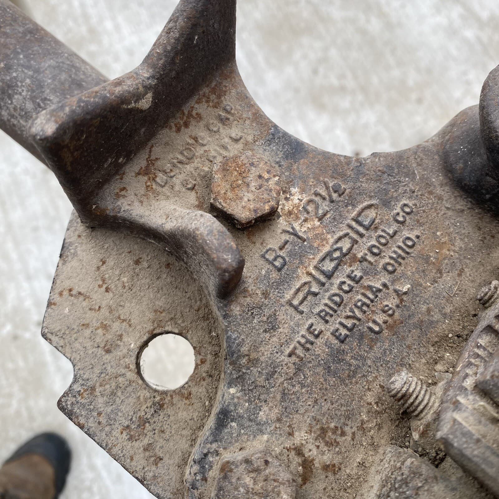 RIDGID Yoke Vise Model B-Y 2-1/2"  & SY-2-1/2 Pipe Stand Horse Ohio 4