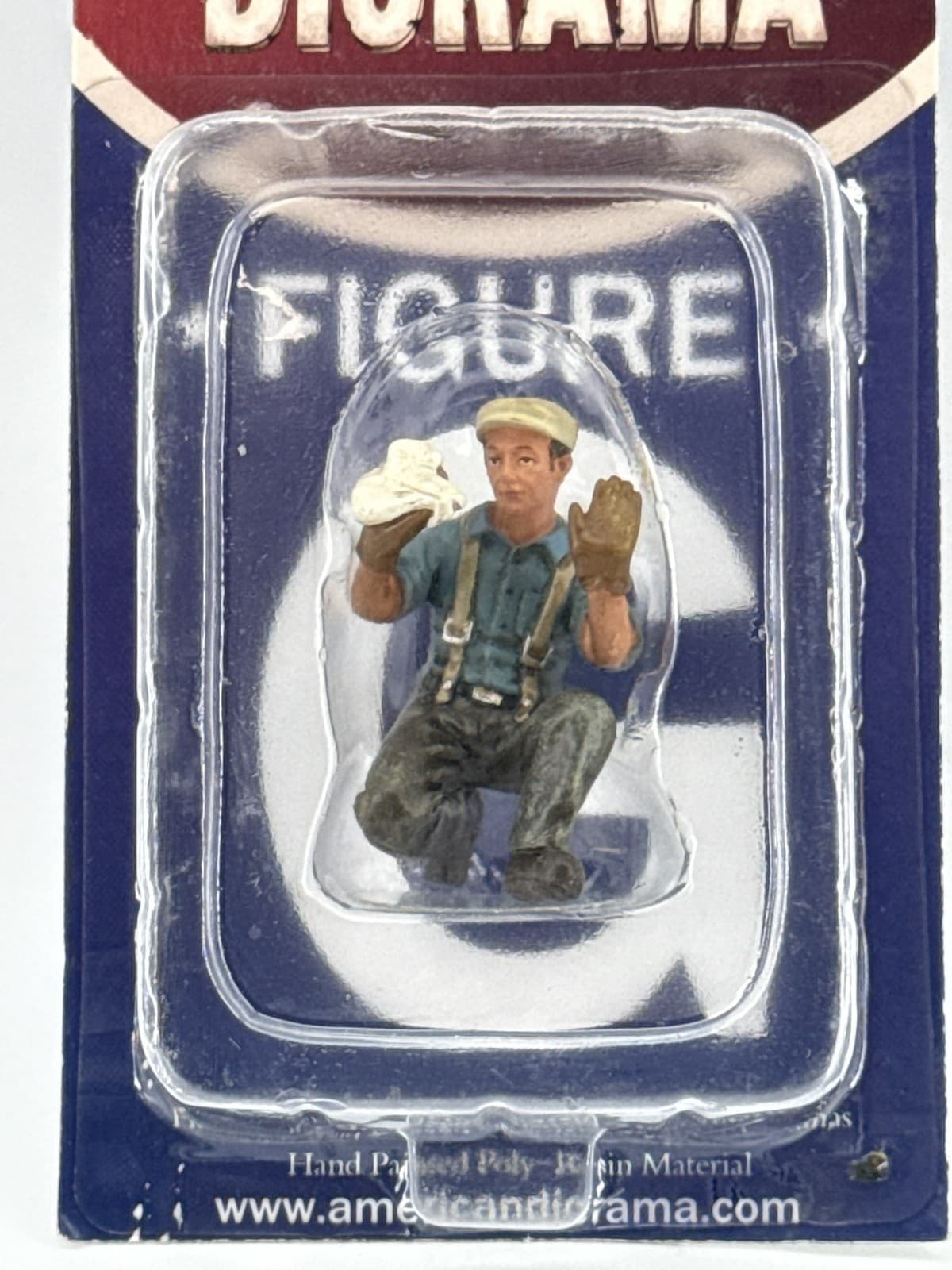American Diorama 1:24 Scale Man Mechanic Kneeling 2