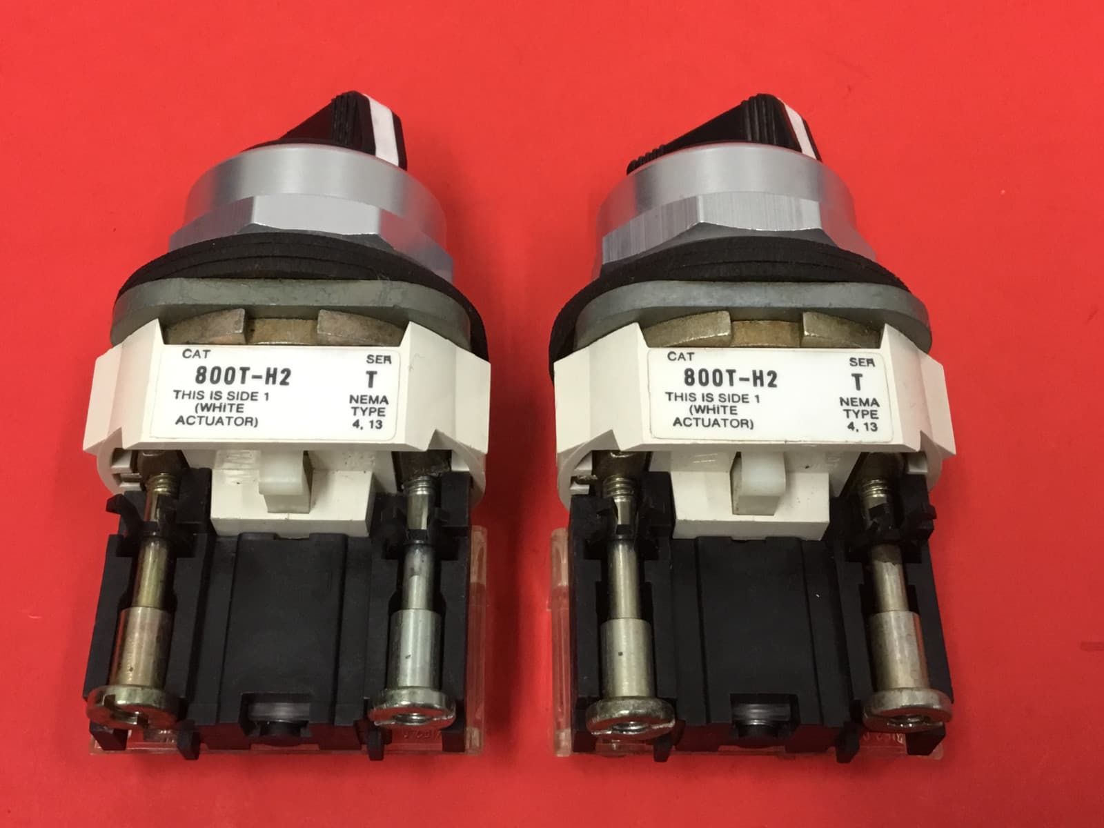 Allen-Bradley - P/N: 800T-H2 - Ser. T - Selector Switch - LOT OF (2)