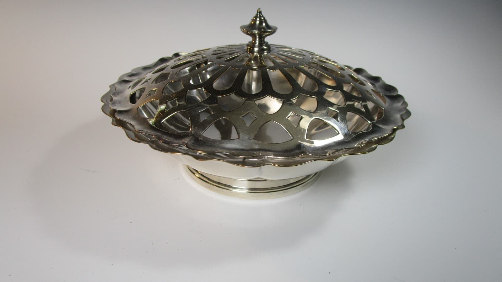 Meridan Early American Pierced Flower Frog Lid  Silverplate Bowl  2984 4