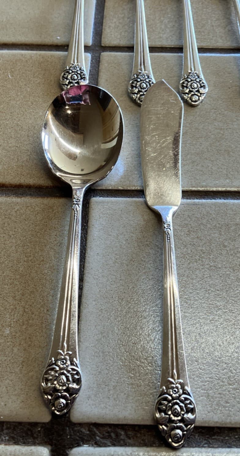 1881 ROGERS ONEIDA PLANTATION  42 PC SET SILVERPLATED FLATWARE SVC/8 6