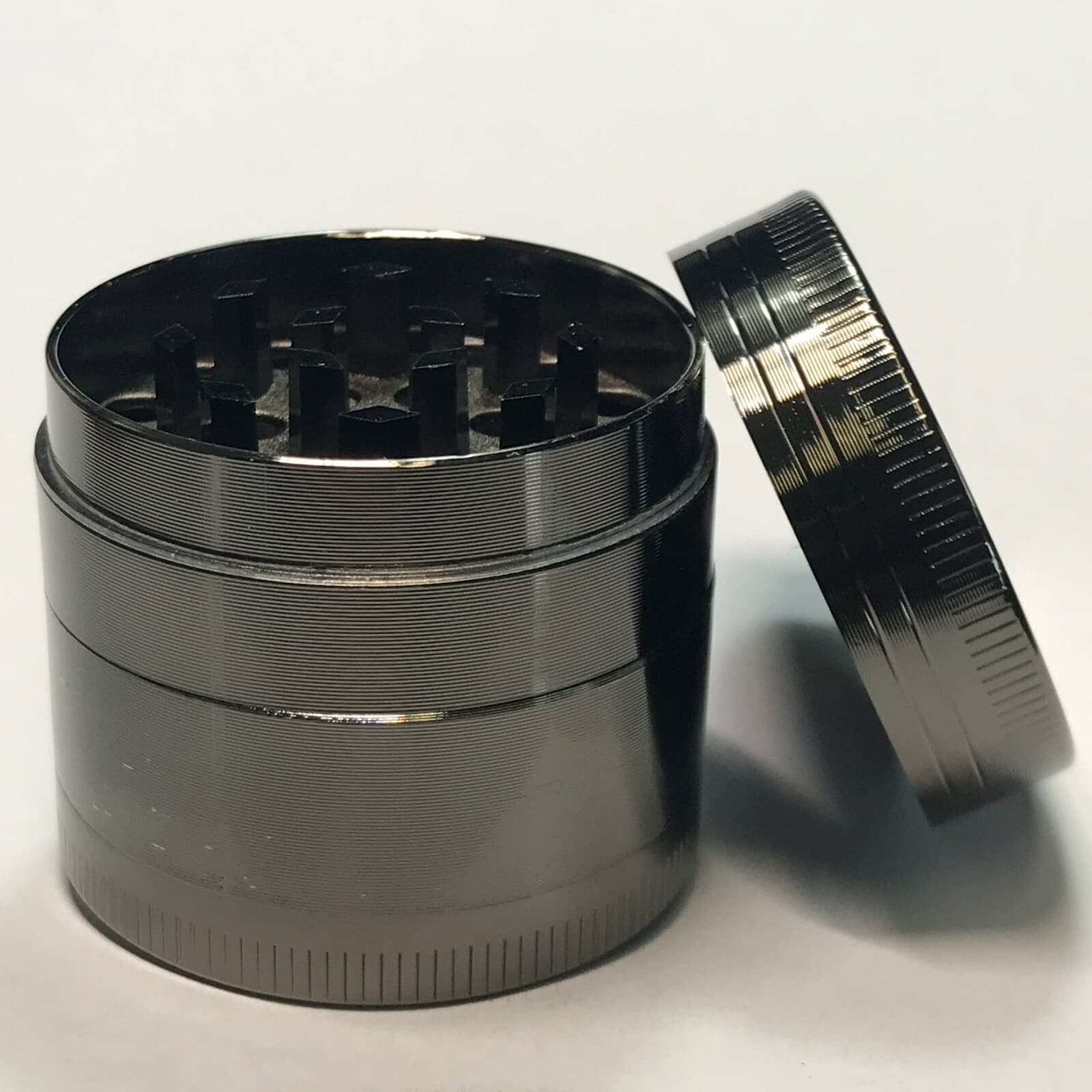 4 Piece Metal Dry Herbal Herb Spice Smoke Tobacco Grinder Alloy Chromium Crusher