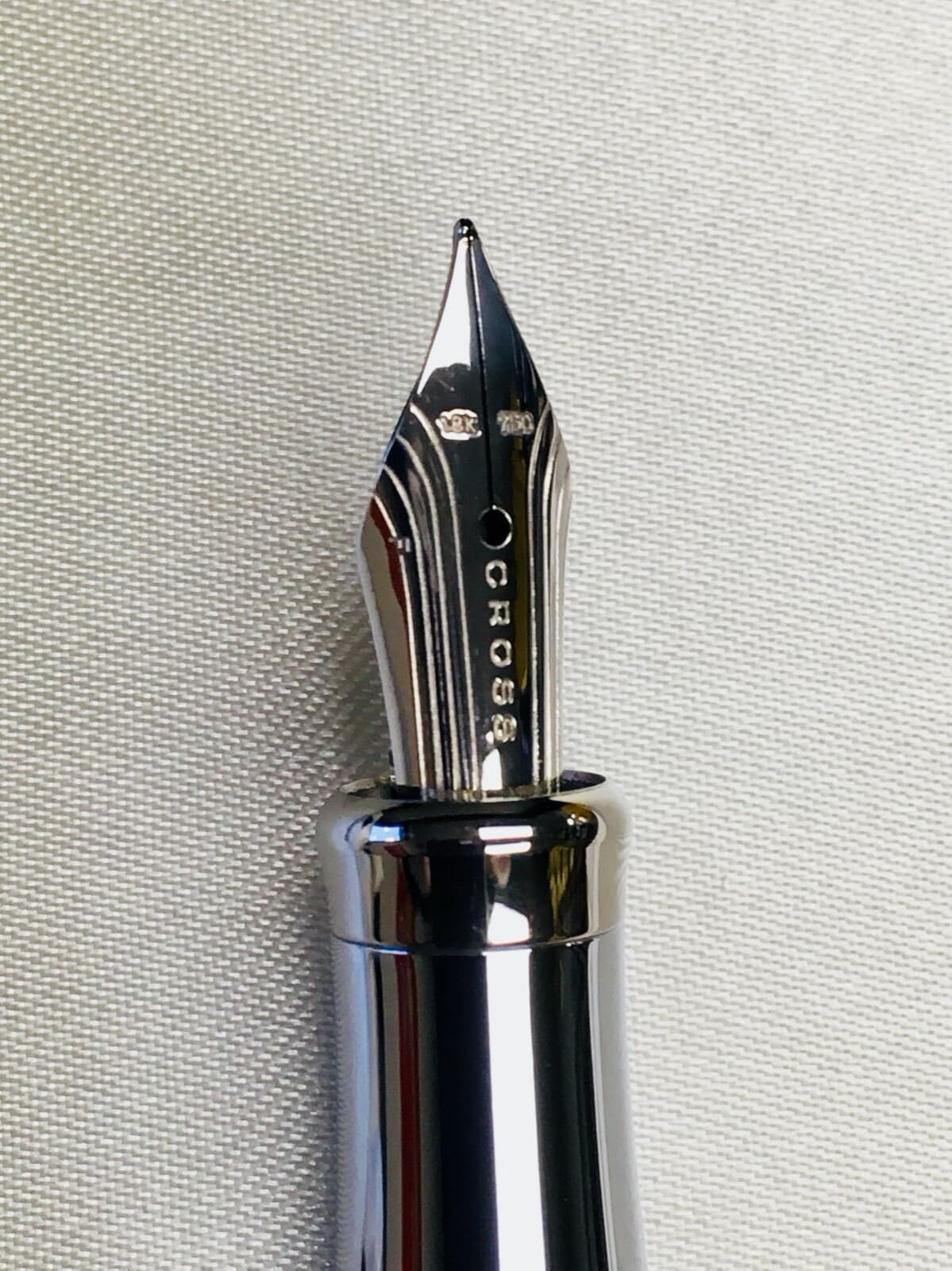 Cross Sauvage Ivory/Forever Pearl "F" Nib Fountain Pen 4